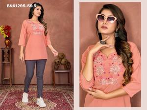 Meilleur fournisseur de tissus en coton de nouvelle variété avec collection de tuniques brodées, fabricant de mode féminine de Surat - Product Image 2