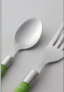 Ensemble de couverts modernes en acier inoxydable avec manches en plastique vert, compatibles lave-vaisselle, pour le camping et l'extérieur - Product Image 3