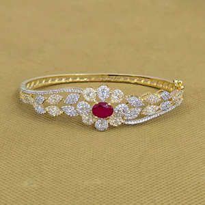 Kada que se puede abrir con chapado en 2 tonos y pulseras y brazaletes de moda con acento de circonita cúbica - Product Image 2