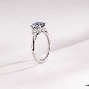 แหวนมอสซาไนต์ 1 กะรัต สีฟ้าอ่อน ทรงกลม ลายดอกไม้ สำหรับผู้หญิง เงินแท้ 925 สไตล์โรแมนติก ของขวัญสำหรับคู่รัก - Product Image 2