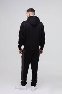 Ensemble survêtement homme noir et gris foncé contrastant avec sweat à capuche et pantalon de jogging assorti – Vêtements OEM ODM en gros - Product Image 2