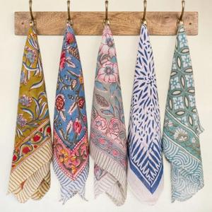 Pañuelo de algodón con estampado floral bohemio hecho a mano, bandana india, pañuelo cuadrado para la cabeza, pañuelo para el cabello y el cuello, ligero para adultos - Product Image 5