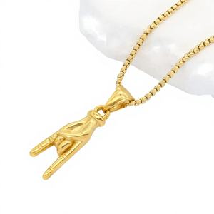 Pendentif animal classique pour Noël en acier inoxydable 304 avec finition plaquée or 18 carats et chaîne à maillons - Product Image 5