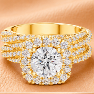 Anillo de Compromiso de Lujo con Halo de Diamantes de Corte Redondo para Mujer en Oro Amarillo, Oro Blanco y Oro Rosa, Joyería Nupcial - Product Image 1