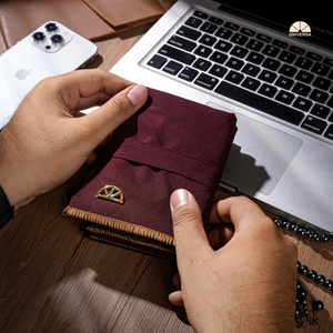 Tapis de prière musulman portable marron avec accents dorés, design pliable, sangle de transport, coffret cadeau exclusif et certificat - Product Image 4