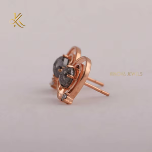 ต่างหูแบบติดหูชุบทองสำหรับผู้หญิง ดีไซน์คลาสสิกประกายระยิบระยับ น้ำหนักเบา สวมใส่สบายทุกวัน เครื่องประดับเหนือกาลเวลา วันครบรอบ - Product Image 4