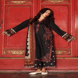 Vêtements d'hiver Shalwar Kameez pour femmes en lin brodé et imprimé de très haute qualité à prix avantageux - Product Image 1