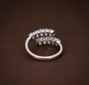 แหวนเงินแท้ 925 ประดับเพชรเลี้ยงในห้องปฏิบัติการ ดีไซน์หรูหราสำหรับผู้หญิง เหมาะสำหรับงานแต่งงาน - Product Image 4