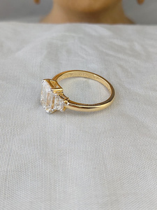 Exquisite <b>Emerald</b> Diamond <b>Ring</b> with Side Stones, Set in Elegant Yellow Gold – A Perfect Blend of Luxury and Timeless Beauty - Product Image 2