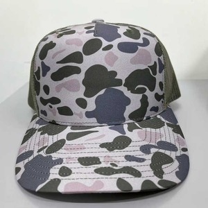 Gorra Trucker de 5 Paneles con Malla Trasera y Logotipo Ajustable, Camuflaje, Estructurada, Casual, Accesorio para Exteriores para Adultos, Hecha en Vietnam, Proveedor - Product Image 1