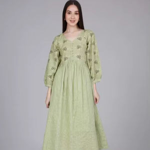 Robe longue unie à col en V, de haute qualité, avec logo personnalisé, style été pour femmes, robe ample en coton et lin, manches mi-longues, décontractée - Product Image 1