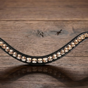 Diadema para caballo de cuero genuino con forma curva profunda y canal vacío, con incrustaciones de cristales de diamante redondos dorados y cadena brillante. - Product Image 4