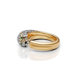 Anillo de Diamantes y Esmeraldas en Oro Amarillo de 14K, Pieza de Joyería Fina para Hombre, con Motivo Escultural de Pantera Incrustado - Product Image 1