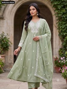 Traje Salwar de Seda de Diseñador con Bordado a Mano, Estilo Moderno, Vestido Largo Pakistaní Salwar Kameez Dupatta para Fiestas y Bodas - Product Image 6