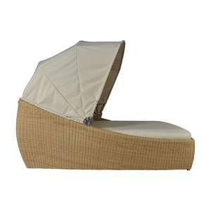 Lit de repos d'extérieur contemporain en osier avec structure minimaliste et coussins pour espaces de patio modernes, idéal pour villa ou club de plage - Product Image 3