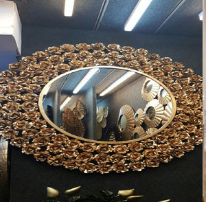 Miroir moderne avec cadre en or et diamants, accompagné d'un console élégante en verre noir ; disponible à prix de gros. - Product Image 3