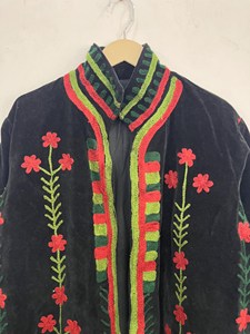 Chaqueta de terciopelo bordada estilo bohemio vintage para mujer, con estampado floral, cuello alto, corte holgado, estilo étnico, chaqueta larga de invierno. - Product Image 5