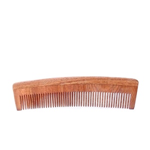 HealthAndYoga PureTress Premium Neem Wood Peine de dientes finos Peine de neem sólido hecho a mano de gran tamaño ecológico a bajo precio - Product Image 1