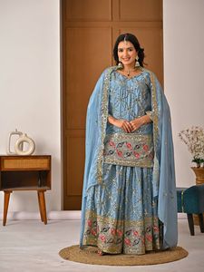 Ensemble Sharara de style pakistanais haut de gamme, Kurta en soie pure avec dupatta brodée, tenue ethnique pour fêtes et occasions spéciales - Product Image 3