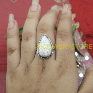 Bague en argent avec larimar rose, faite à la main, pierre précieuse naturelle, bague statement, forme ovale large, bijoux bohèmes, cadeau pour femme, cadeau de Noël pour elle - Product Image 2