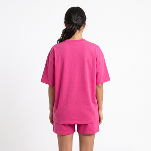 Ensemble deux pièces personnalisé pour femme avec logo, t-shirt oversize d'été et short personnalisable, haut et bas de tenue pour femme - Product Image 3