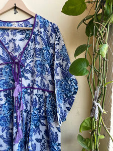 เดรสยาวผ้าฝ้ายพิมพ์ลายด้วยมือ 100% พร้อมงานปักและพู่ห้อย สไตล์ลำลองลายดอกไม้ ชุดยาวแบบอินเดีย ราคาขายส่ง - Product Image 3