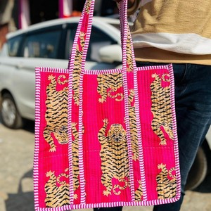 Hermosas Bolsas de Mano Mini Acolchadas de Algodón Estampadas a Mano, Bolsas de Compras Ecológicas de Alta Calidad - Product Image 3