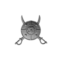 Décoration murale Rajput Shield en fonte, avec épées croisées, armoiries, médaillon de garde d'entrée de villa de luxe et plaque visage de soleil