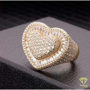 Hermoso Anillo de Diamante Moissanite en Forma de Corazón en Plata de Ley 925 para Regalo de Aniversario de Bodas - Product Image 4
