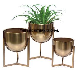 Pot de fleurs moderne en or sur trépied, centre de table de mariage, décoration de sol, support pour plantes, différentes tailles, métal - Product Image 1