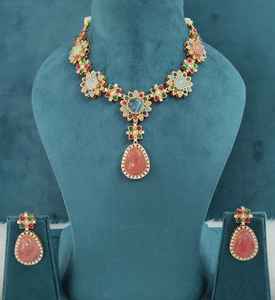 Collar de calidad premium con hermosos aretes, diseño ligero y único, estilo minimalista, se adapta tanto a la ropa étnica como a la occidental. - Product Image 2