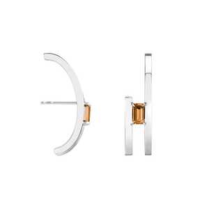 Vente en gros de boucles d'oreilles clous en or massif 14k 18k avec pierre précieuse verte taille émeraude, en forme de C, géométriques, courbées, style climber/crawler, paire, fabrication - Product Image 3
