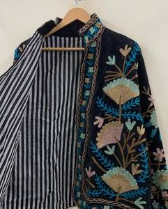 Chaqueta de Algodón Negra con Bordado Floral, Cuello Mandarín, Manga Larga, Bordado a Mano, Ropa Exterior para Mujer, Estilo Otoñal, Suzani - Product Image 3