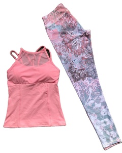 Traje de yoga a la moda para correr, Conjunto de sujetador corto y cruzado para mujer, conjunto deportivo de ocio para mujer, conjunto con estampado de sublimación de corbata de alta calidad - Product Image 1
