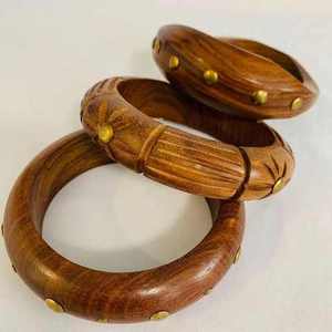 Brazaletes de Madera y Latón Hechos a Mano de Lujo, Exportaciones de Craft Emporium, Joyería Multiforma Hecha a Mano para Uso Diario, Artesanía del Uttar Pradesh - Product Image 5