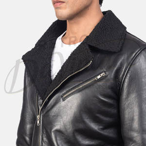 Blouson de motard en cuir noir premium pour homme avec col en fausse fourrure noire, manteau moto chaud en peau de mouton pour l'hiver, coupe ajustée - Product Image 1