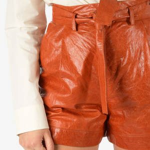 Shorts en cuir de vachette véritable à motif uni pour femmes, vente en gros avec ceintures, livraison et expédition incluses - Product Image 5