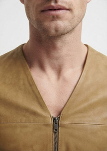 Camiseta de cuero personalizada para hombre con 2 bolsillos con cremallera, cuello en V, camiseta de cuero con cremallera completa, sin cuello, de piel de vaca premium. - Product Image 5