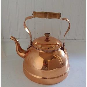 Bouilloire à thé en cuivre de style élégant avec corps martelé à la main et poignée en bois fleuri pour un service de thé raffiné à des prix compétitifs - Product Image 1