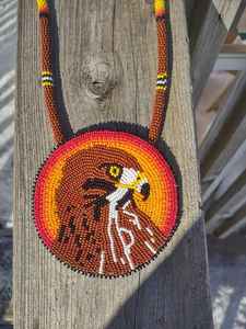 Conjunto de collar y aretes de cuentas hechas a mano con cuentas coloridas para atuendos culturales. - Product Image 5