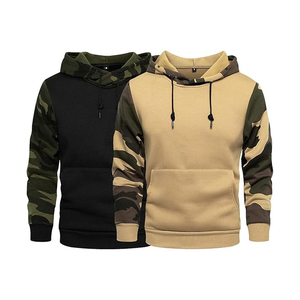 Sweat à capuche camouflage classique à imprimé numérique en tissu mélange coton et polyester avec poche frontale et poignets côtelés - Product Image 3