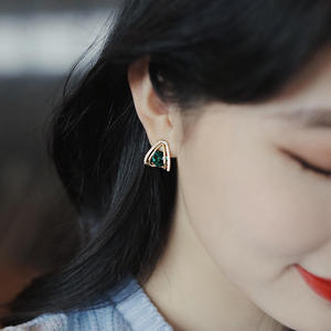 Pendientes de tuerca de moissanita con corte triangular, plata 925, chapados en plata, certificados GRA, engaste de garra, geométricos, minimalistas, para mujer, uso diario - Product Image 1