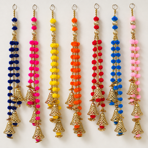 Colgante de tela colorido con pompones, borlas y cuentas doradas, campanas Jhumar para decoración de puertas, bodas, festivales y exteriores. - Product Image 1