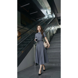 Vestido Camisero Gris para Mujer, Manga Corta, Cuello Polo, Plisado, Midi, con Cinturón, Elegante, para Oficina, Trabajo, Directo de Fábrica - Product Image 1