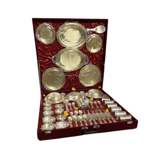 Service de table en laiton, lot de 70 pièces, bord légèrement gaufré avec de belles gravures, collection de vaisselle traditionnelle indienne - Product Image 3