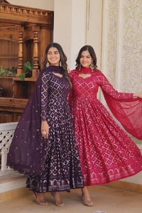 Dernière robe de soirée élégante en fausse fourrure brodée avec des sequins, style ethnique, salwar kameez pour femmes, indien, pakistanais, Fatema - Product Image 6