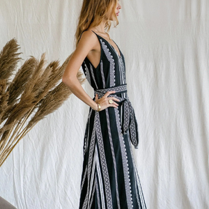 Vestido Maxi Jacquard con Cuello en V en Blanco y Negro, Vestido Largo de Algodón con Estampado Tribal Geométrico, Atuendo Romántico de Verano con Cinturón - Product Image 1