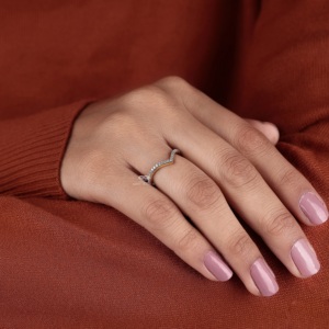 แหวนแต่งงานเพชรเชฟรอนเพาะเลี้ยงในห้องปฏิบัติการ ทองคำ 14K สีเหลือง รูปทรงตัววี แหวนเจ้าสาวแบบซ้อนได้สำหรับผู้หญิง ผู้ผลิตและจำหน่ายเครื่องประดับ - Product Image 6