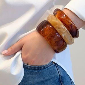 Bracelets en résine en gros, noir et blanc, meilleur prix, fabricant en Inde, artisanat et produit à succès par AFZA ENTERPRISES - Product Image 4