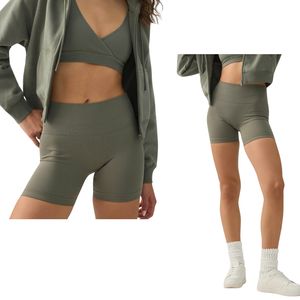 กางเกงขาสั้นเอวสูงสำหรับผู้หญิง แบบขายส่ง ผลิตตามสั่ง เนื้อผ้าแนบเนื้อ ยืดหยุ่นได้ ผลิตจากไนลอน เหมาะสำหรับออกกำลังกาย วิ่ง โยคะ ฟิตเนส แห้งเร็ว ใส่ได้สองด้าน - Product Image 5